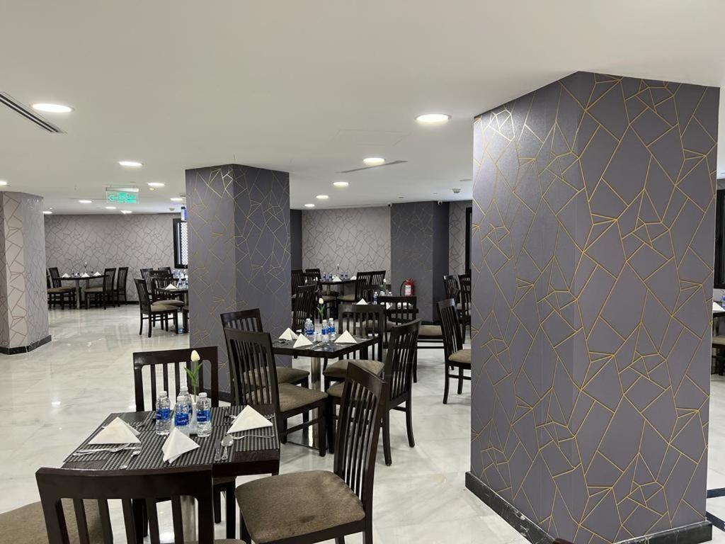 Al Ansar Golden Tulip होटल *